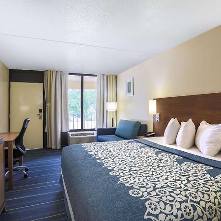 Days Inn By Wyndham Newark Wilmington Bagian luar foto