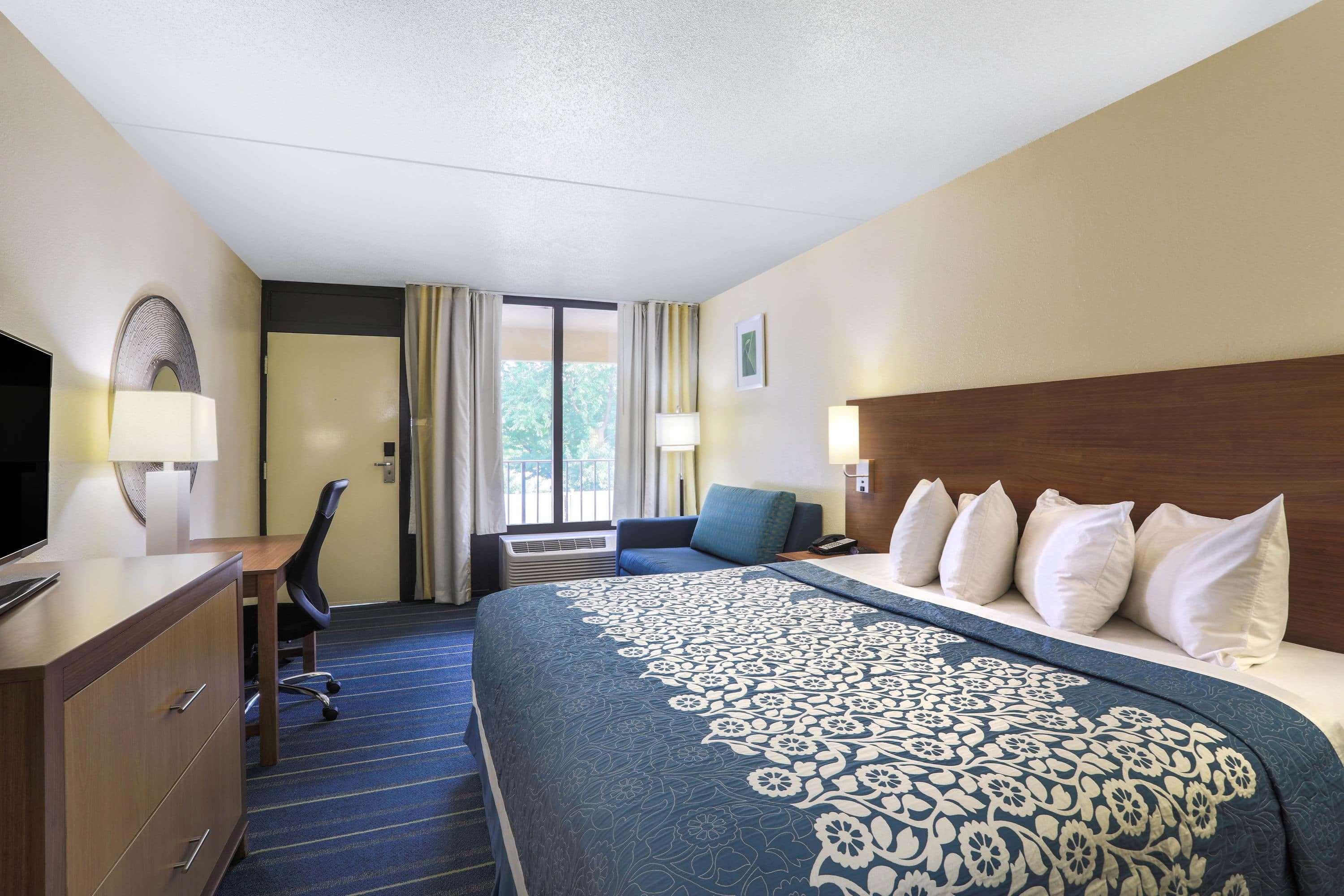 Days Inn By Wyndham Newark Wilmington Bagian luar foto