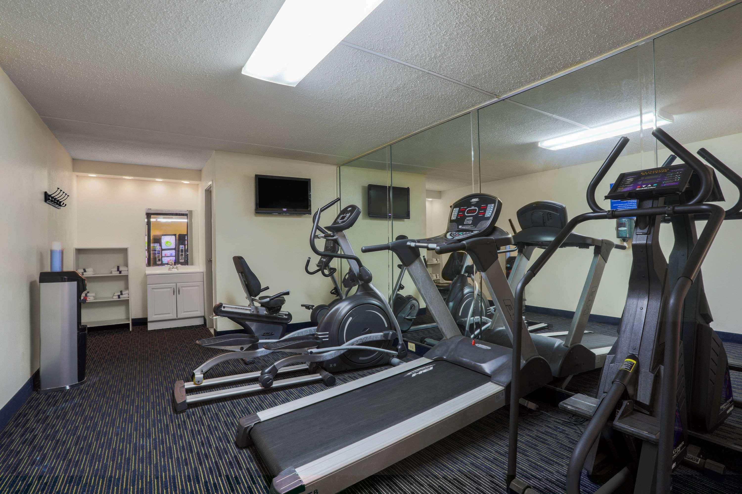 Days Inn By Wyndham Newark Wilmington Bagian luar foto
