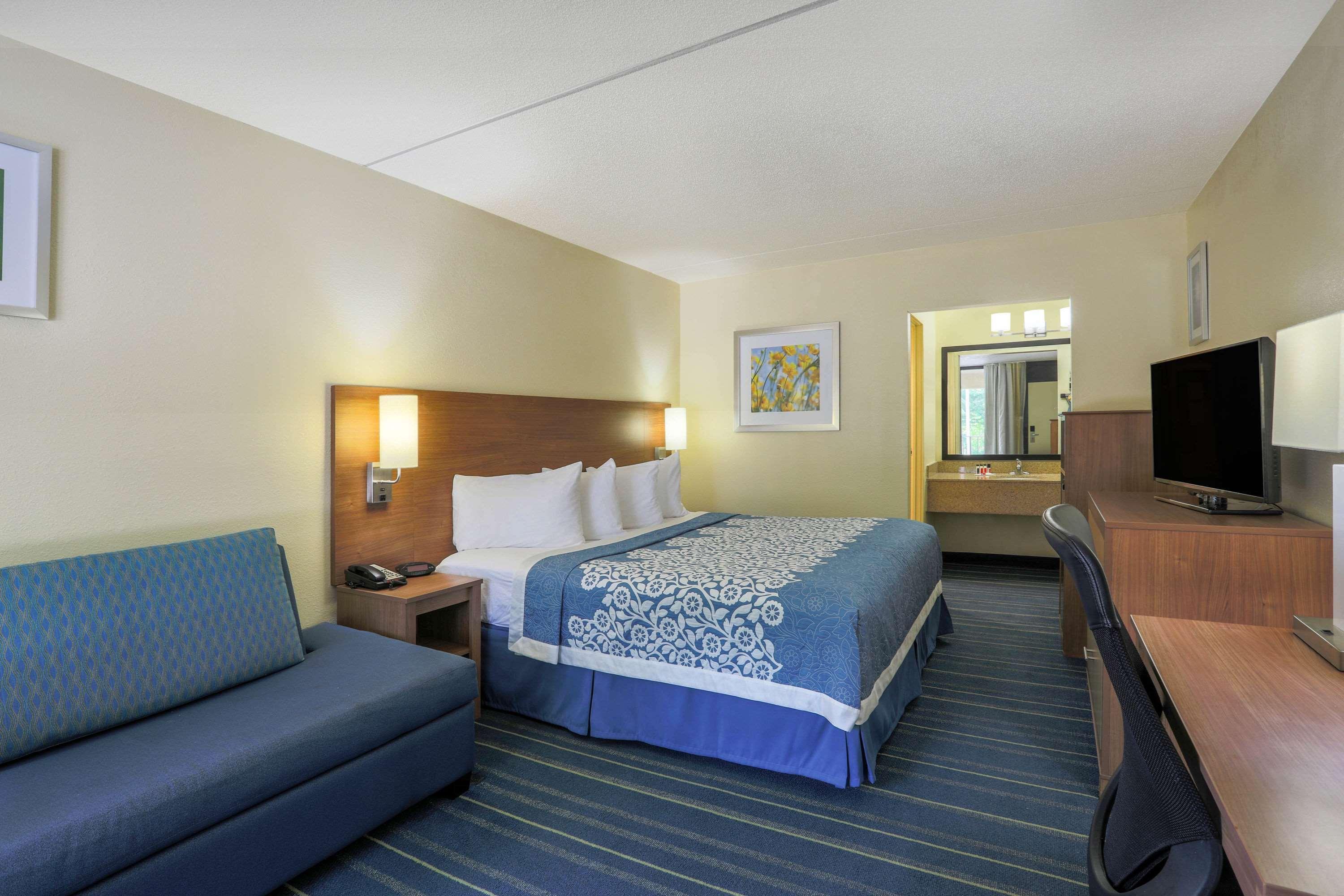 Days Inn By Wyndham Newark Wilmington Bagian luar foto