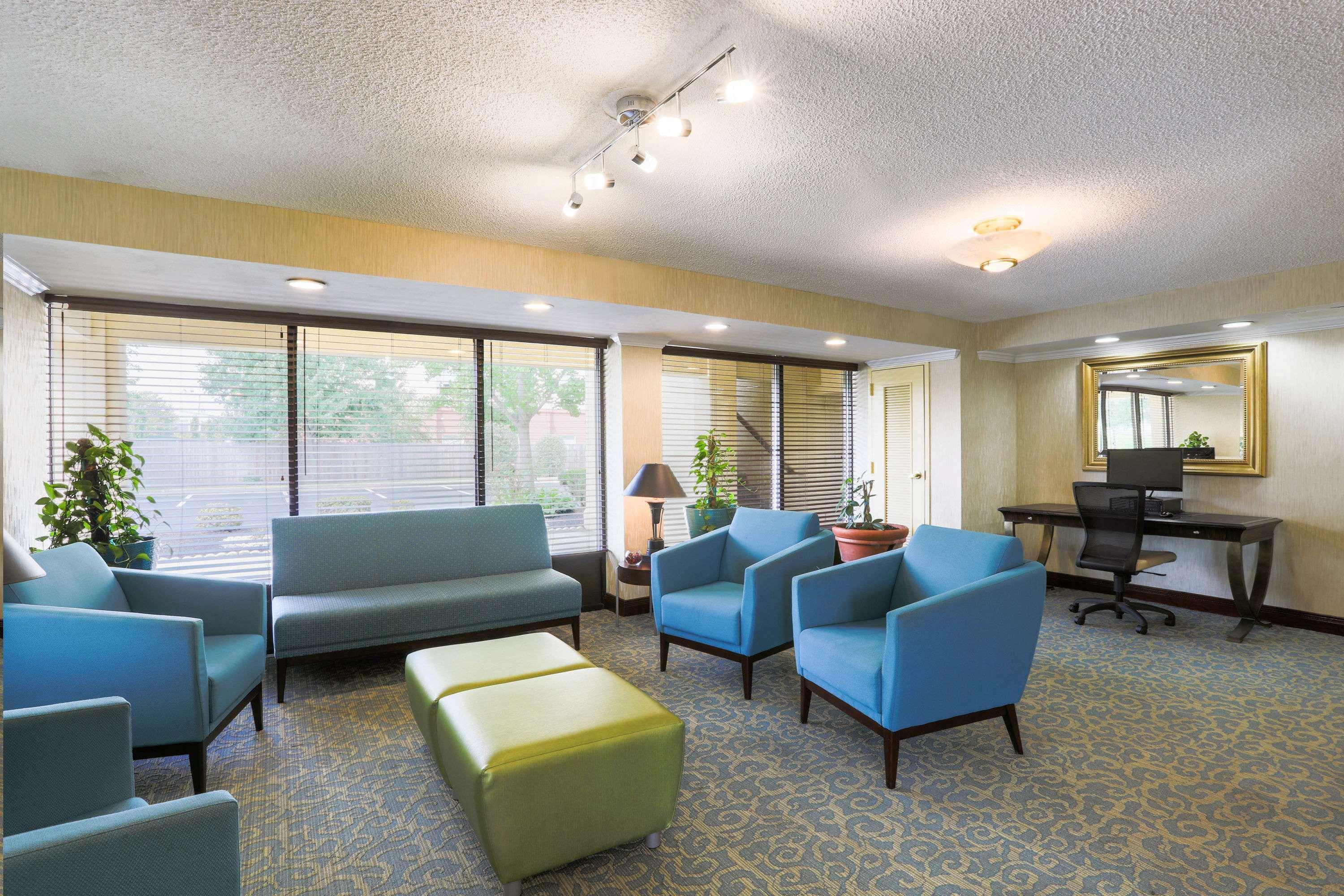 Days Inn By Wyndham Newark Wilmington Bagian luar foto