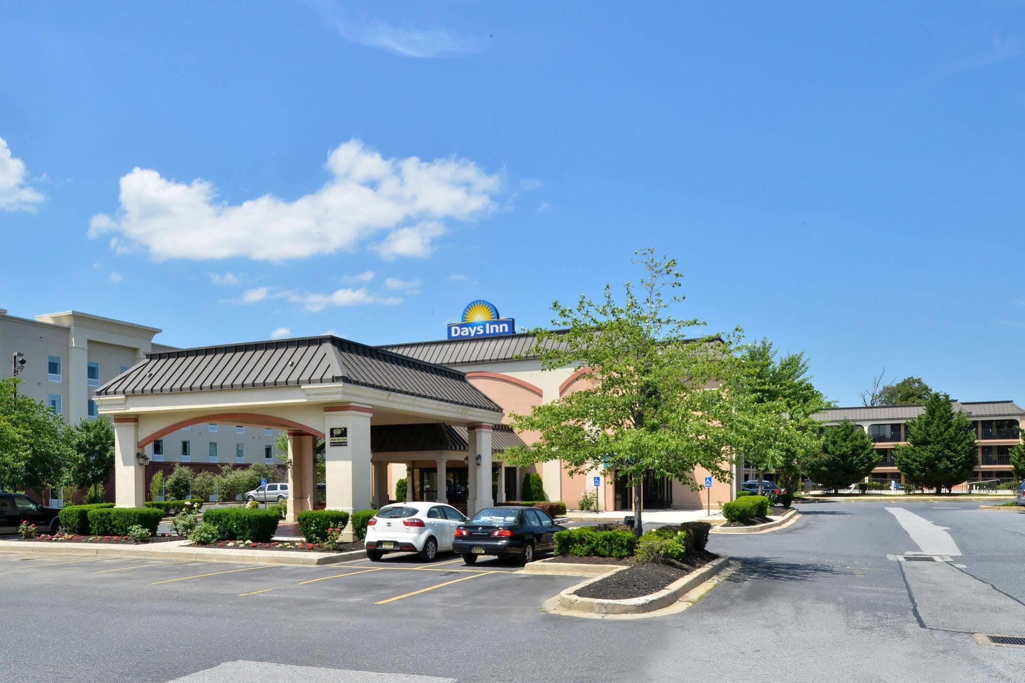 Days Inn By Wyndham Newark Wilmington Bagian luar foto