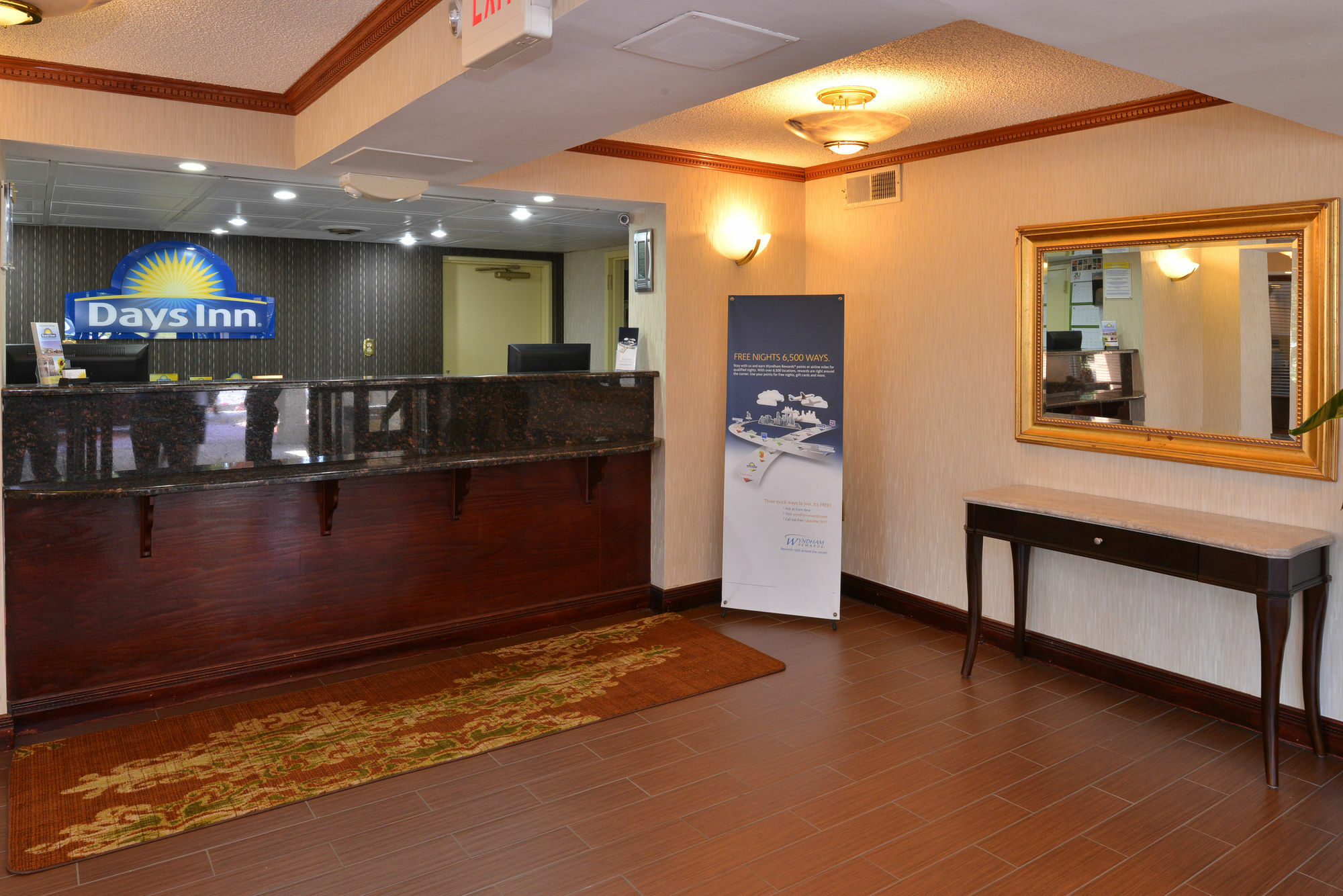 Days Inn By Wyndham Newark Wilmington Bagian luar foto