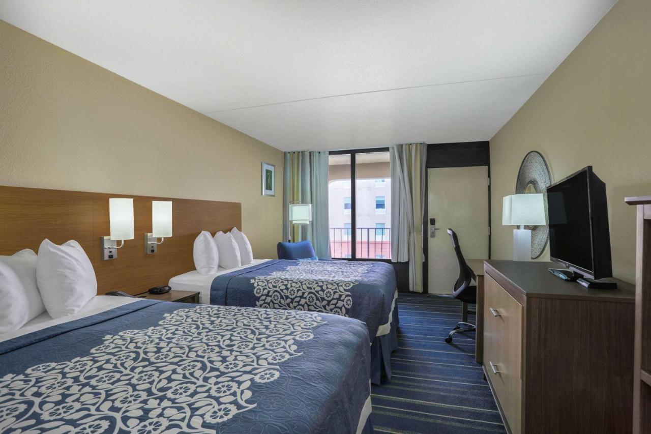 Days Inn By Wyndham Newark Wilmington Bagian luar foto
