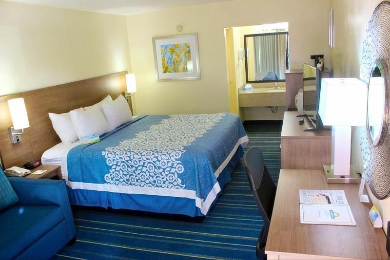 Days Inn By Wyndham Newark Wilmington Bagian luar foto